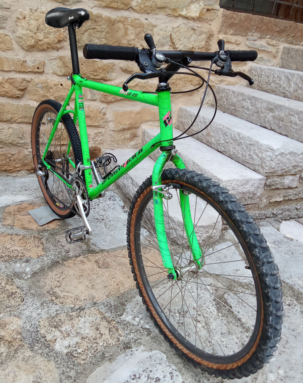 Un nom de serpent à sonnette et un cadre acier Full True Temper, le Diamond Back Axis est un VTT redoutable